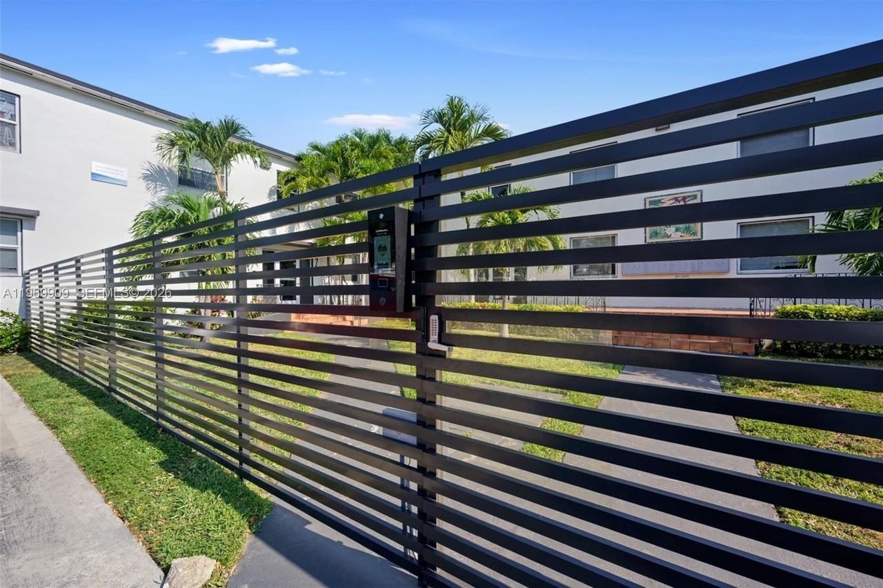 577 Ne 82nd St #14 - Photo 2 of 20