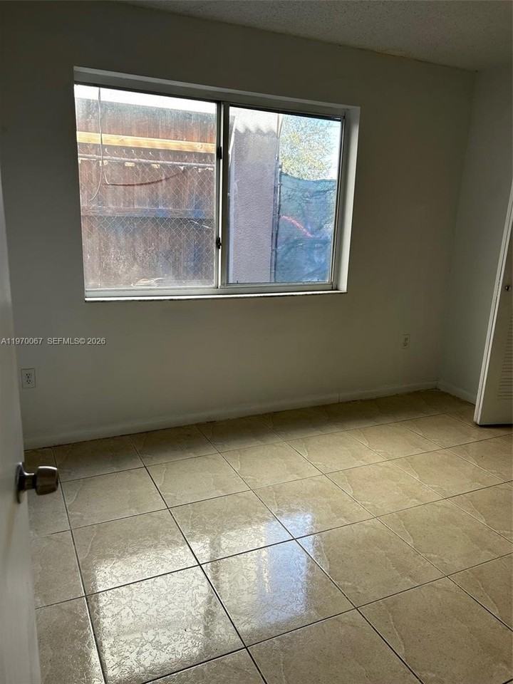 1875 Nw 7th St #8 - Photo 5 of 6