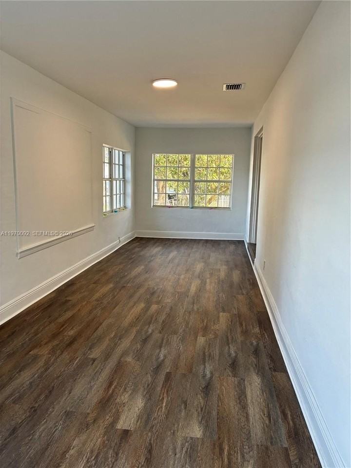 750 Ne 86th St #1 - Photo 3 of 17