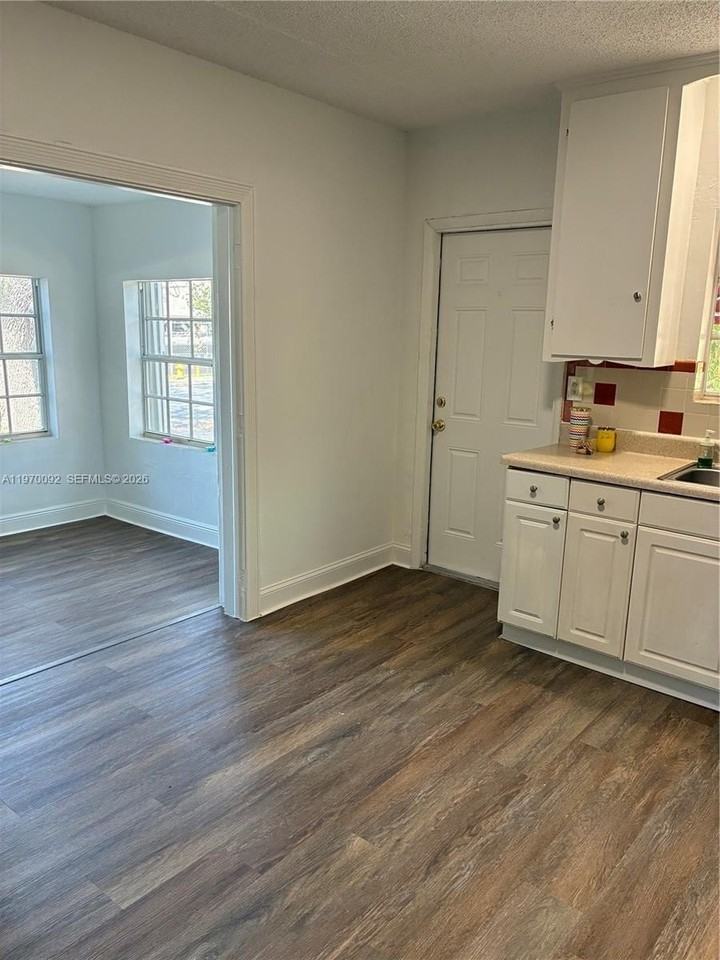 750 Ne 86th St #1 - Photo 4 of 17