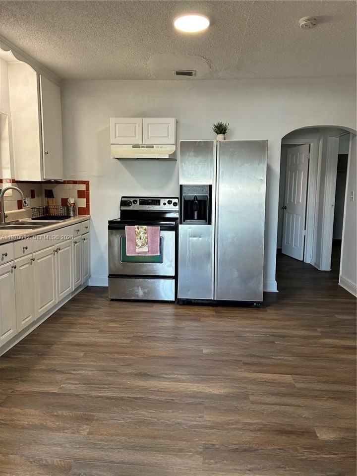 750 Ne 86th St #1 - Photo 5 of 17