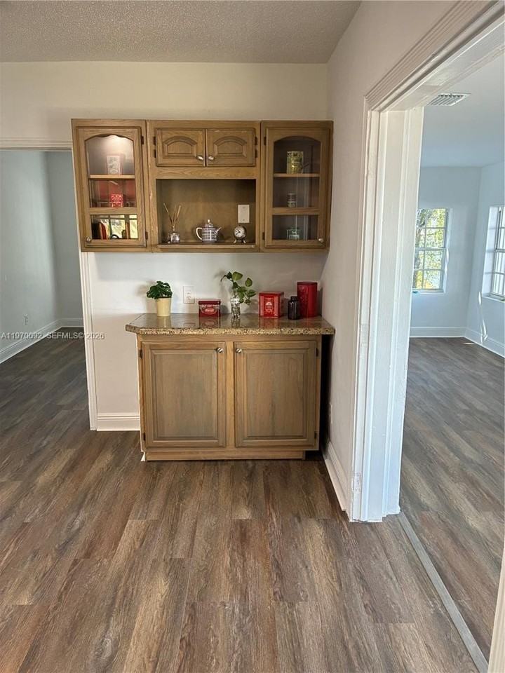 750 Ne 86th St #1 - Photo 7 of 17