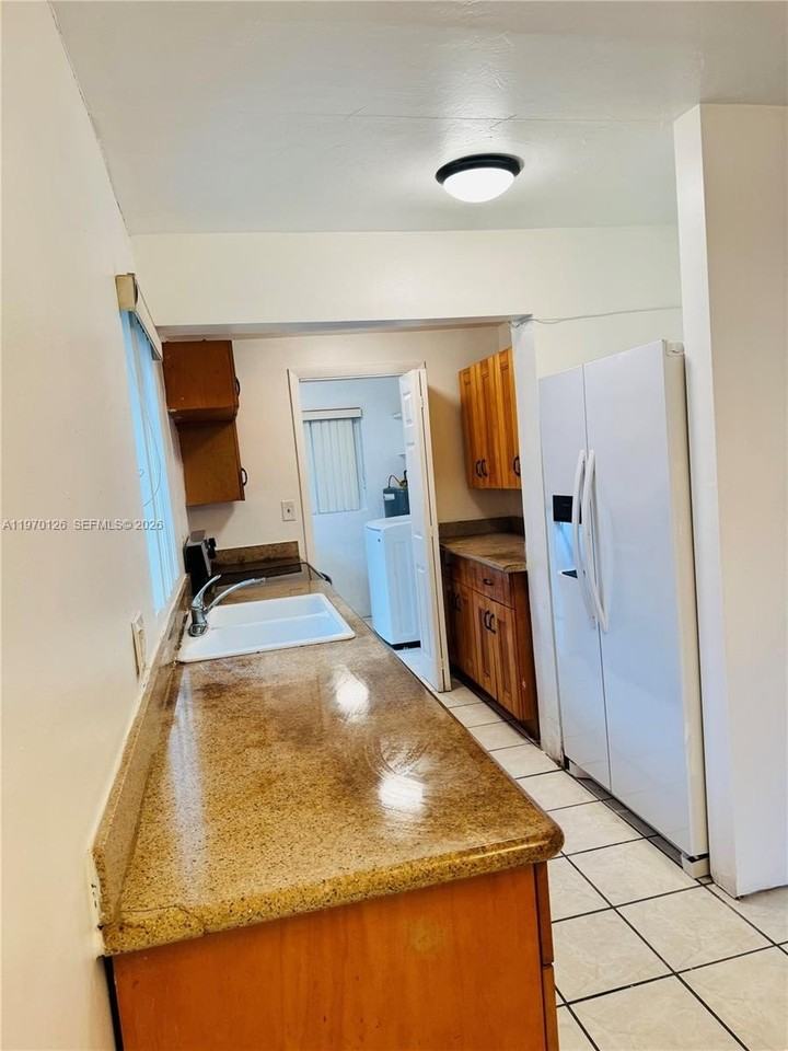 2411 Rodman St - Photo 4 of 19