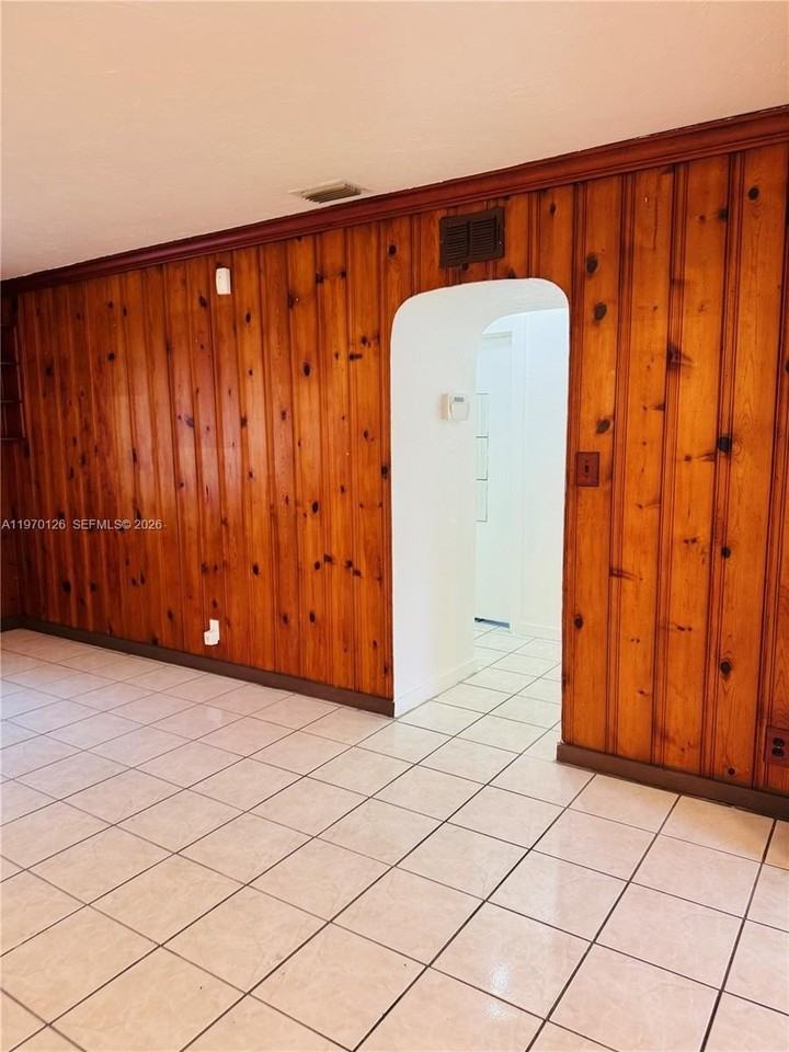 2411 Rodman St - Photo 7 of 19