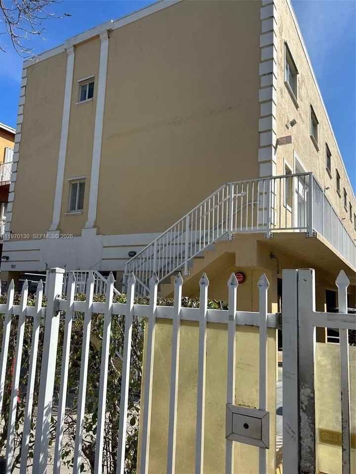 928 Sw 3rd St #207 - Photo 2 of 17