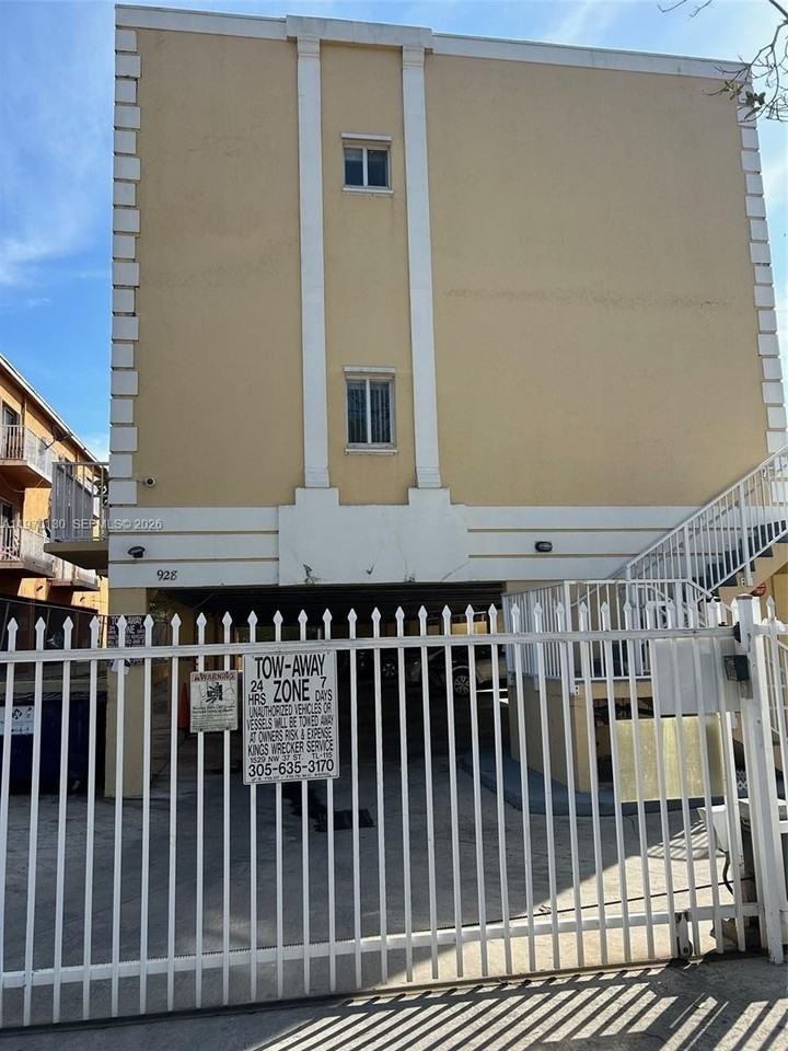 928 Sw 3rd St #207 - Photo 3 of 17