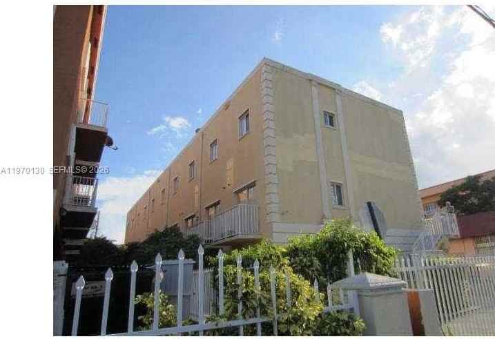 928 Sw 3rd St #207 - Photo 4 of 17