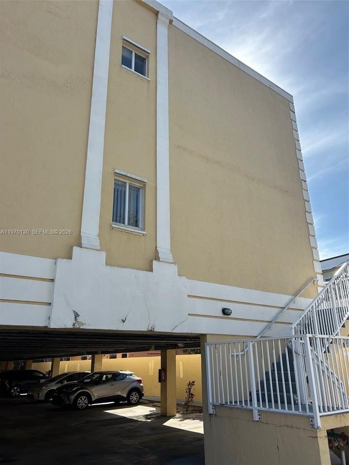 928 Sw 3rd St #207 - Photo 5 of 17