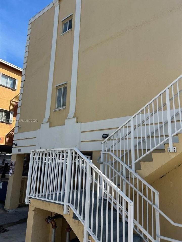 928 Sw 3rd St #207 - Photo 6 of 17