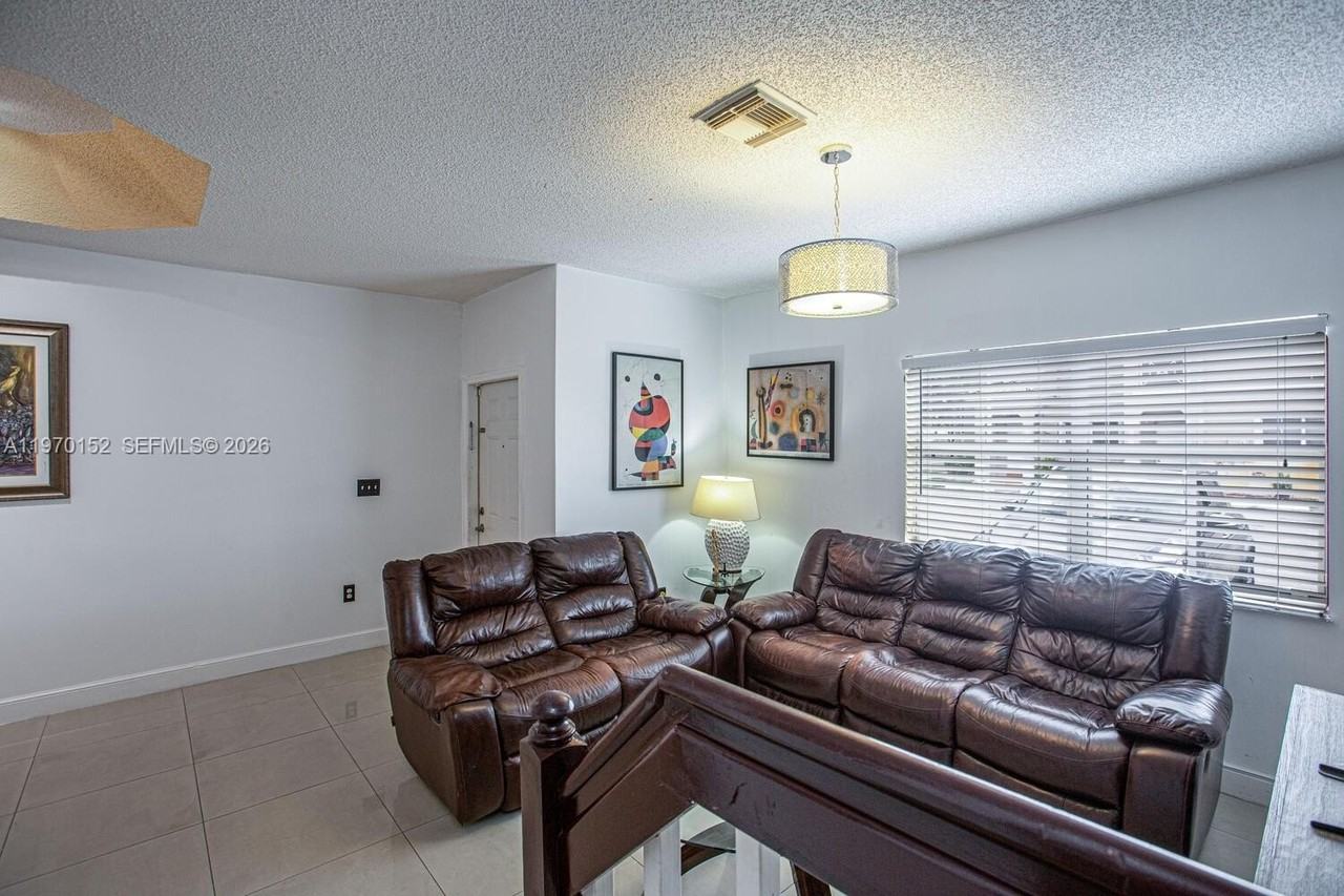 16618 Nw 73rd Ave - Photo 5 of 19