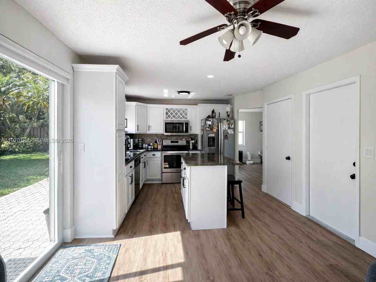 10708 Nw 12th Mnr - Photo 2 of 29