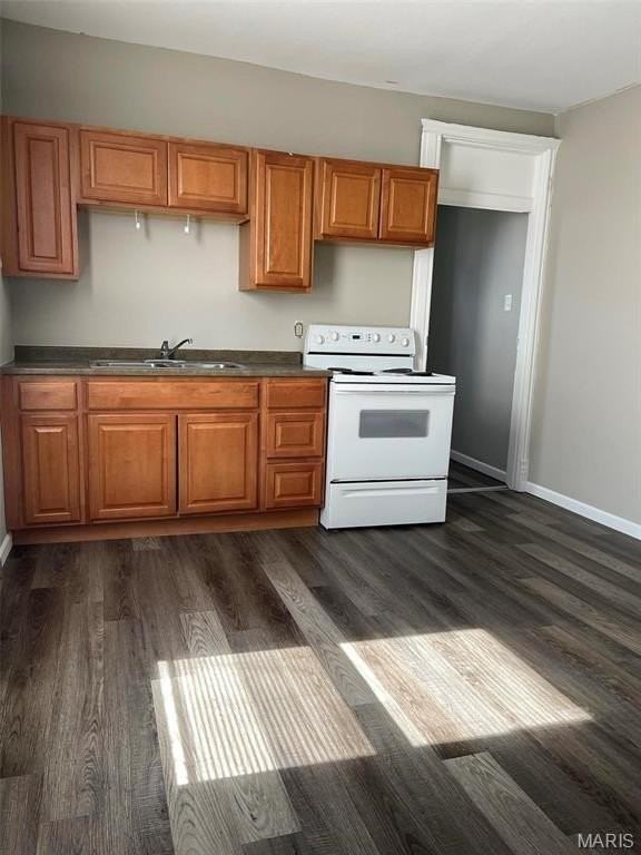 319 N Hesperia St #B - Photo 3 of 21