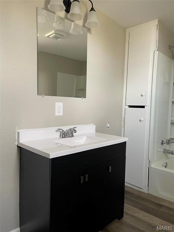 319 N Hesperia St #B - Photo 6 of 21