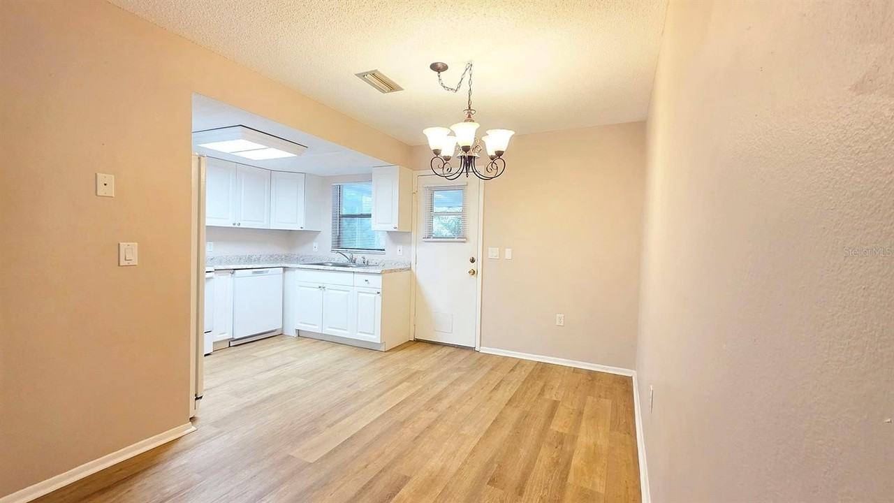 82 W Wentworth St - Photo 6 of 19