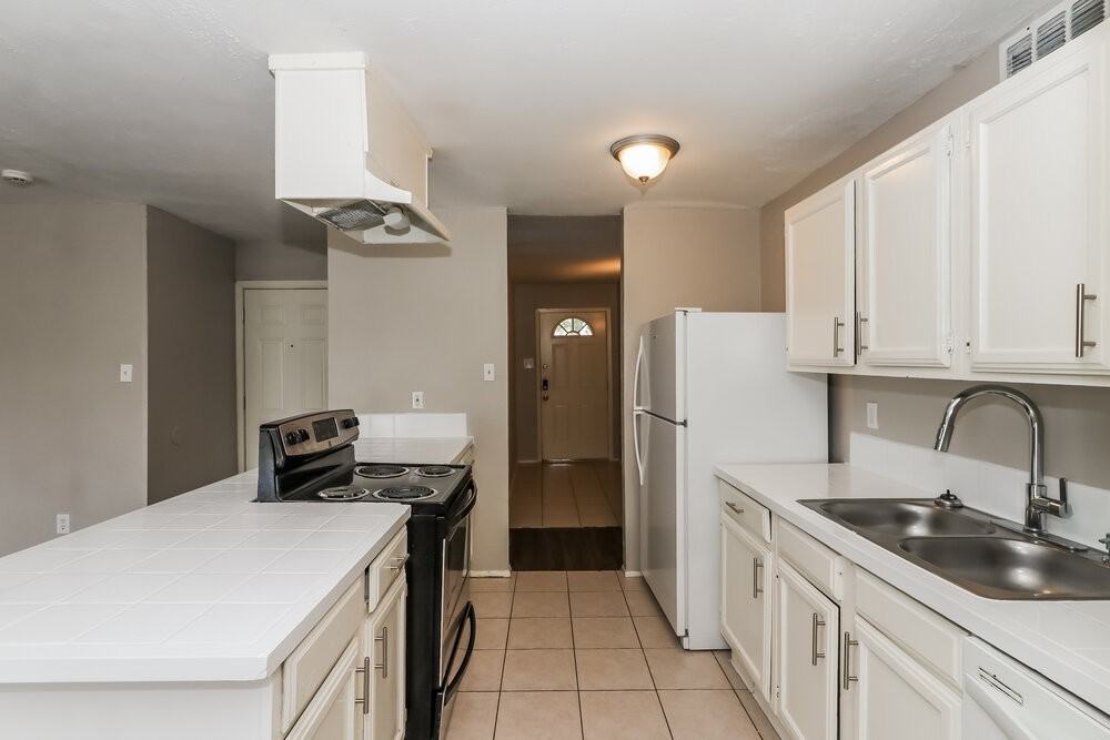 5011 Ridge Manor Dr - Photo 6 of 16