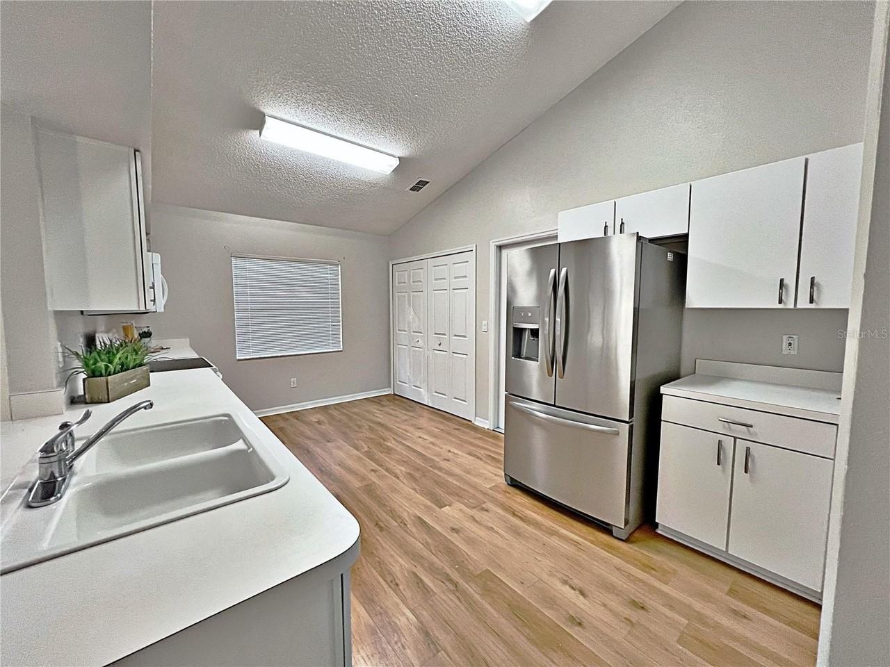 3505 Tenby Cir - Photo 3 of 37