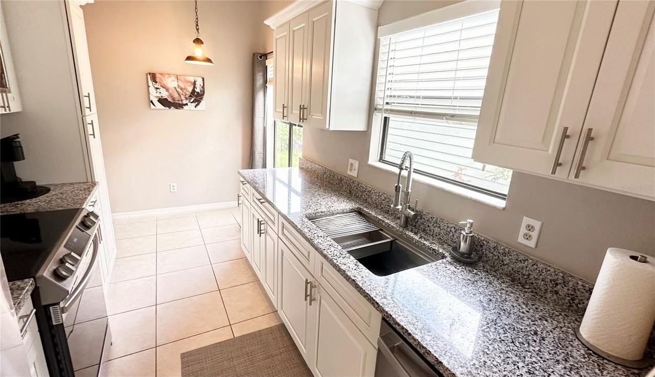 790 Pine Shores Cir - Photo 5 of 16