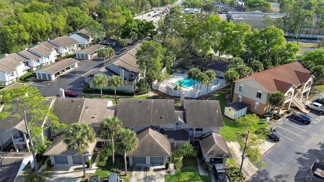 131 Crown Point Cir #131 - Photo 3 of 11