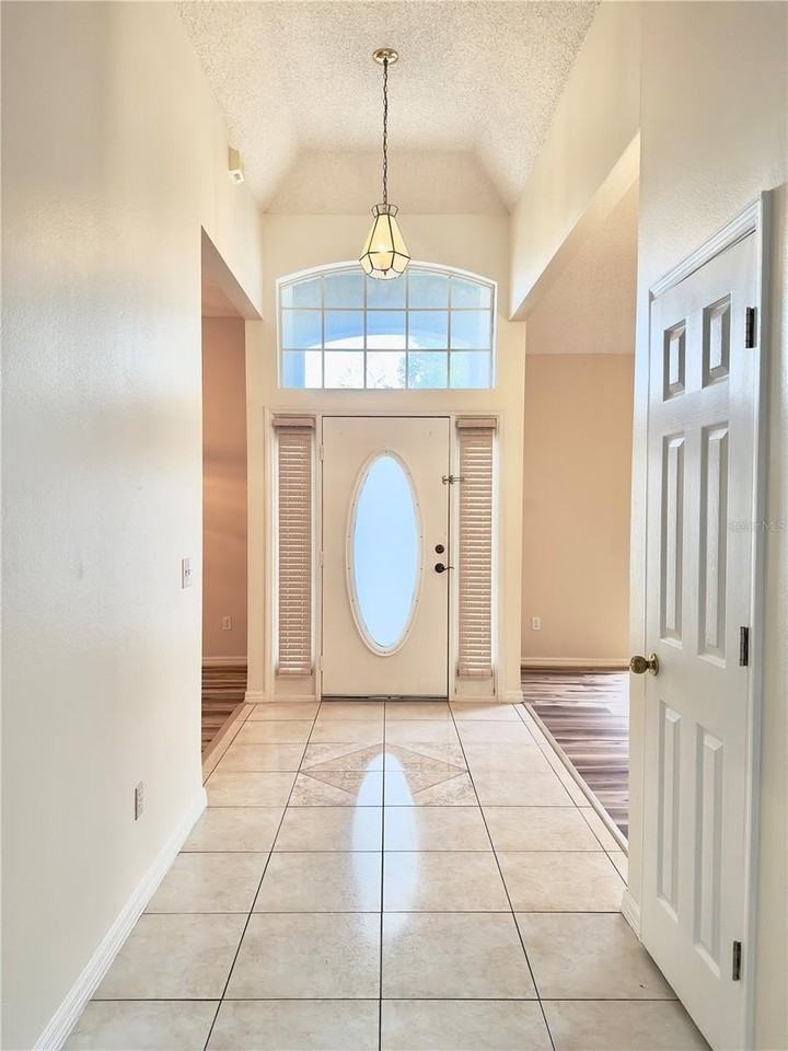 2951 Smithfield Dr - Photo 3 of 35