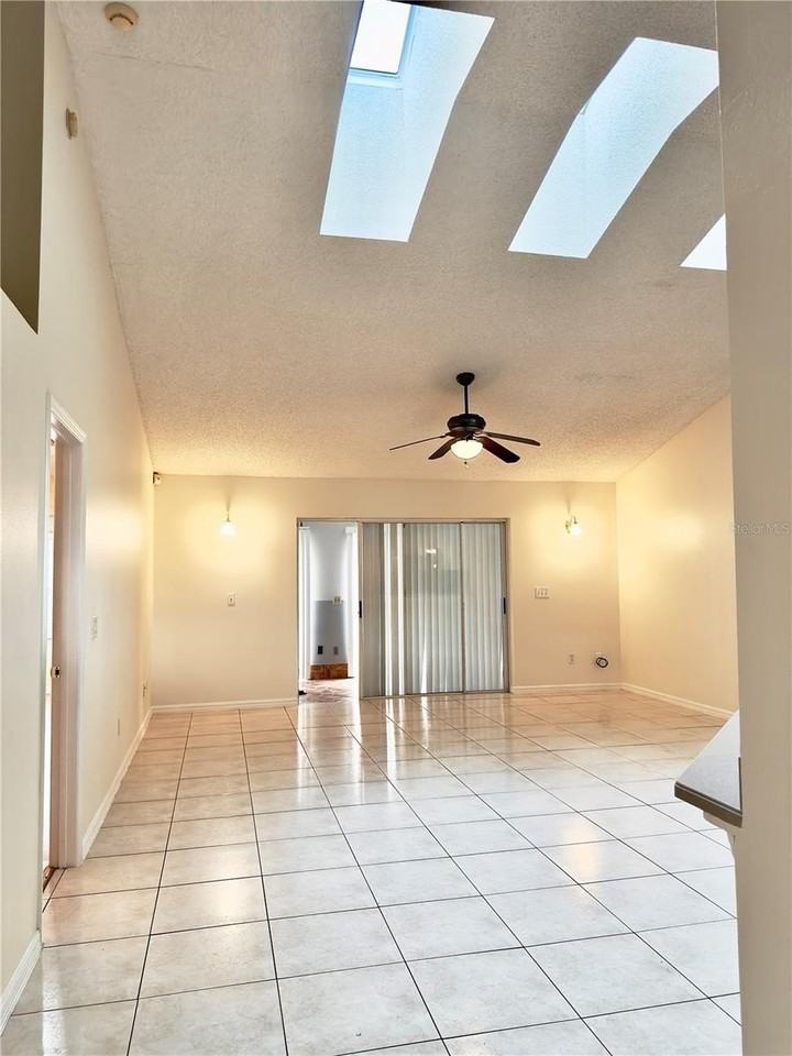 2951 Smithfield Dr - Photo 6 of 35