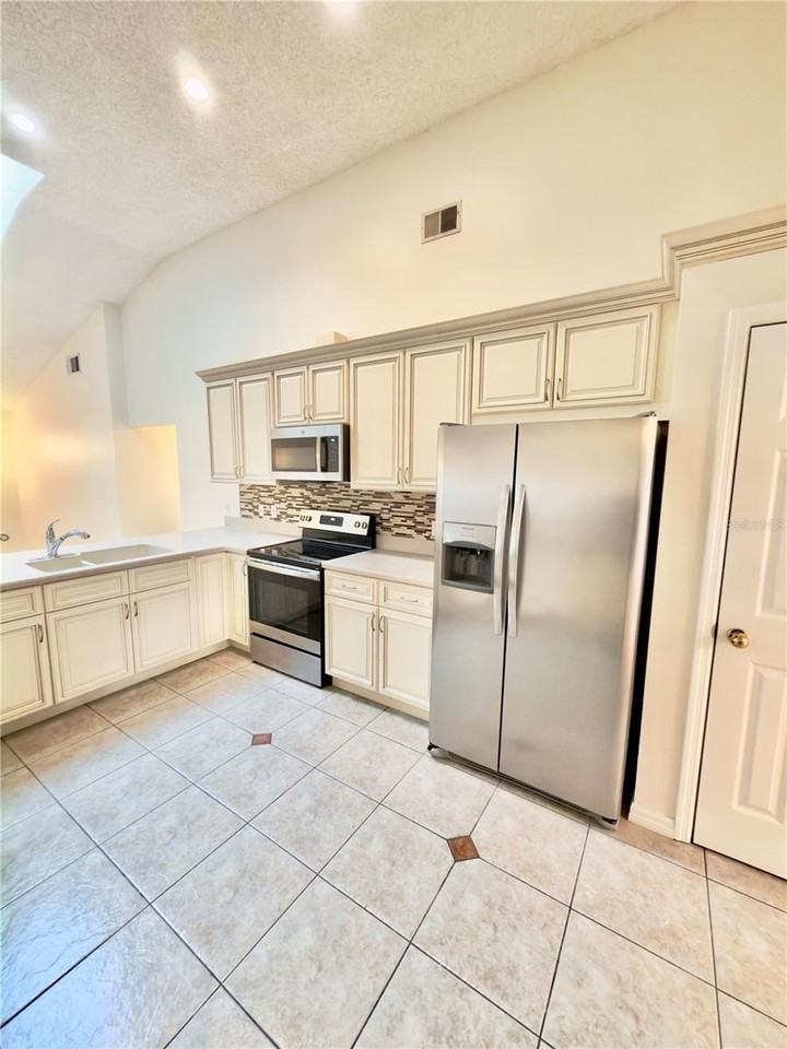 2951 Smithfield Dr - Photo 7 of 35