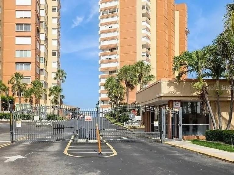 17920 Gulf Blvd #1401 - Photo 4 of 30