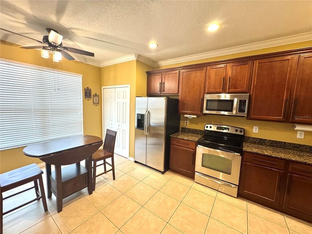 1483 Hillview Ln - Photo 5 of 39