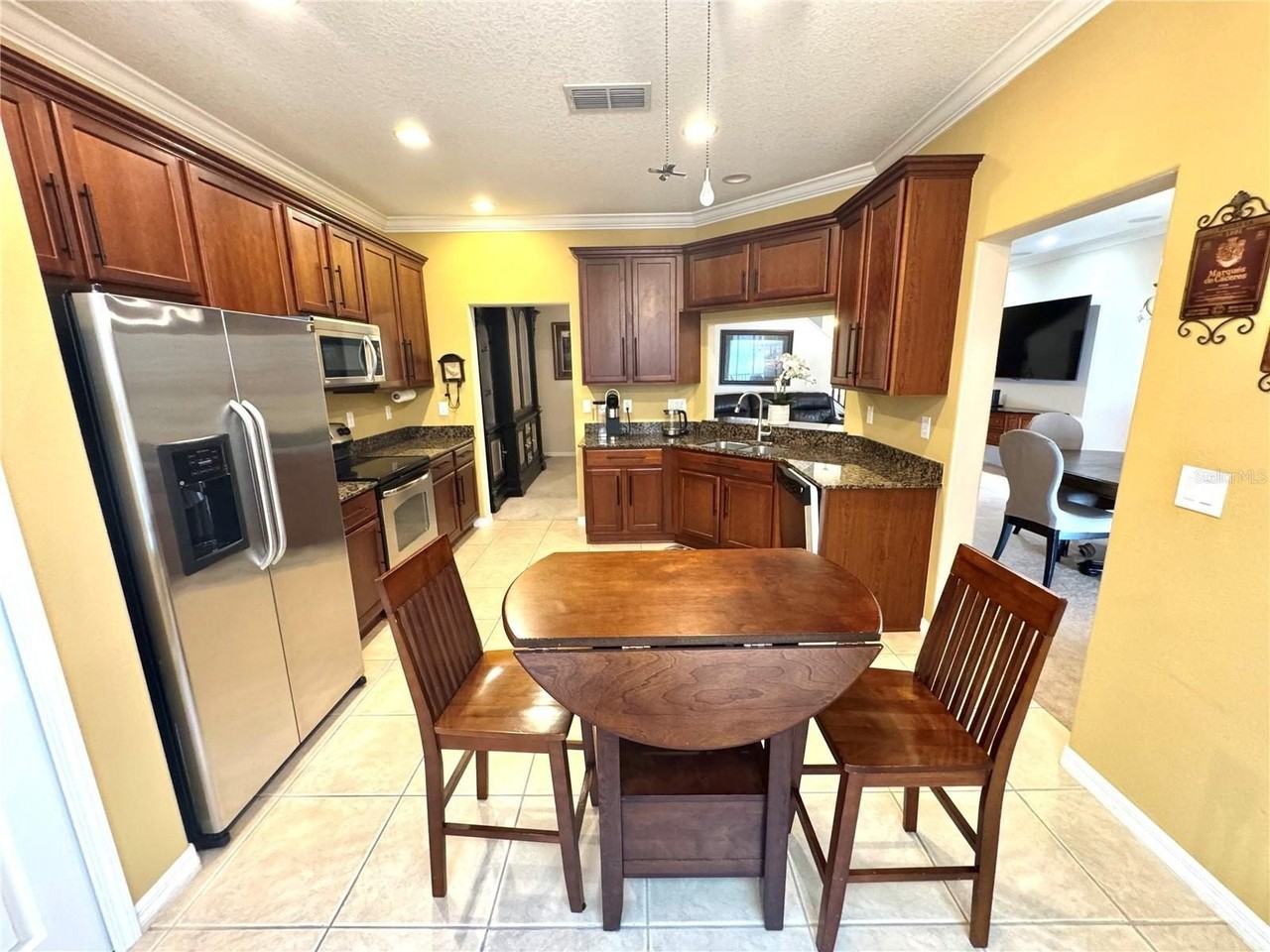 1483 Hillview Ln - Photo 6 of 39