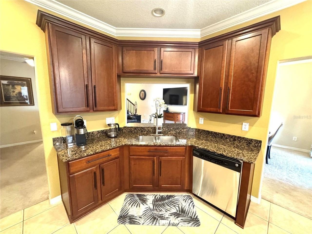 1483 Hillview Ln - Photo 7 of 39