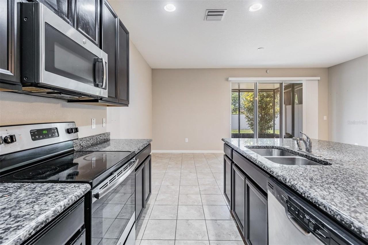 7012 Holly Heath Dr - Photo 5 of 24