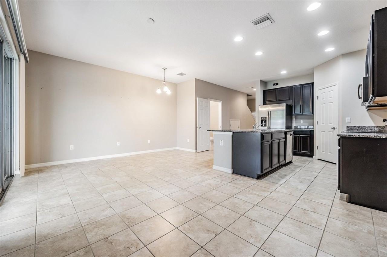 7012 Holly Heath Dr - Photo 7 of 24