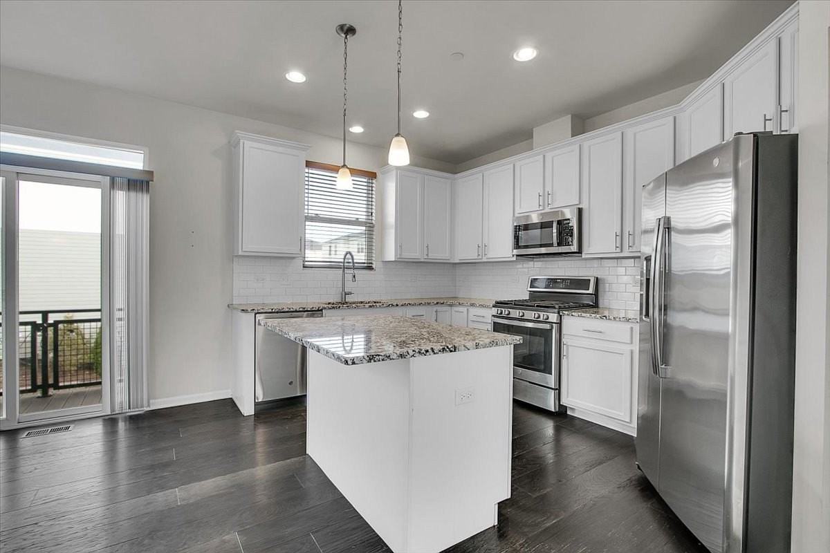 29W710 Everton Dr - Photo 3 of 35