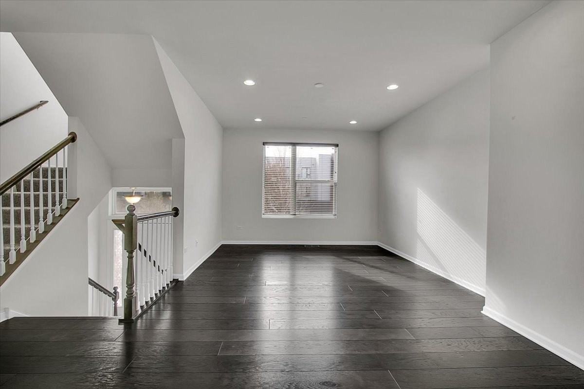 29W710 Everton Dr - Photo 5 of 35