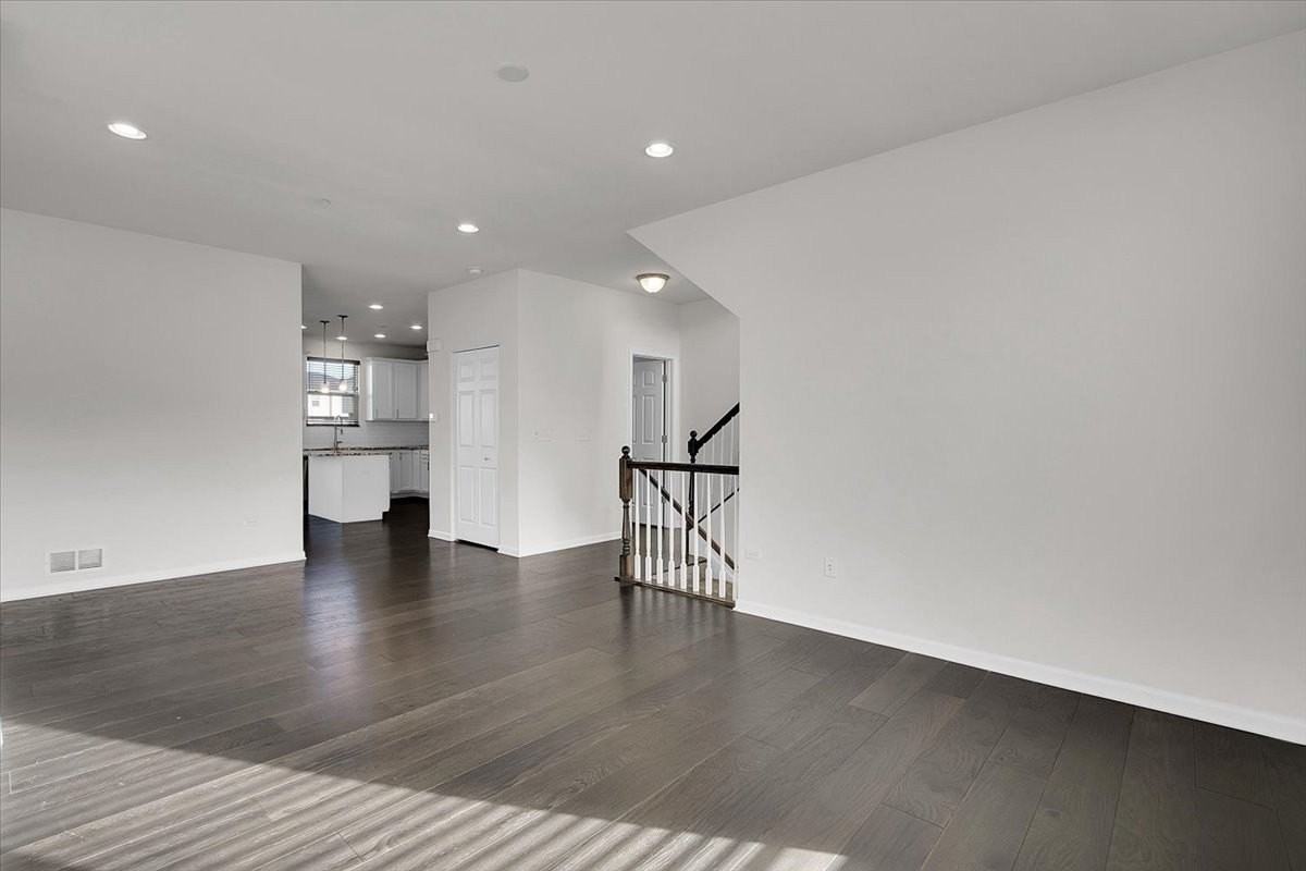 29W710 Everton Dr - Photo 7 of 35