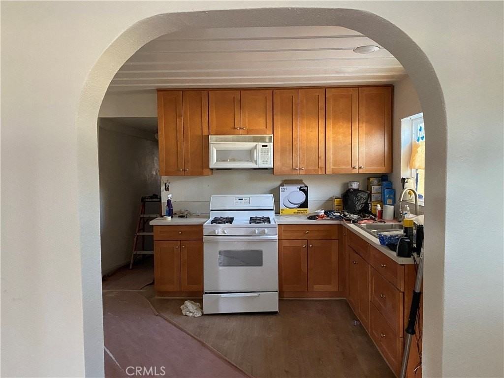 19216 Kendall Dr - Photo 4 of 6