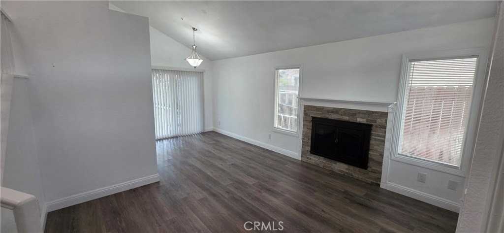 17051 Fern St - Photo 5 of 28