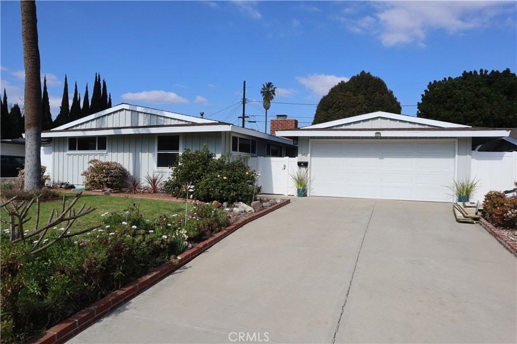 456 Elmhurst Ln - Photo 2 of 26