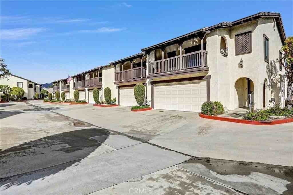 1110 Strawberry Ln - Photo 3 of 30