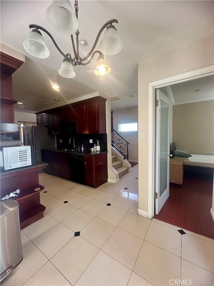 119 S Walnut Grove Ave - Photo 6 of 25