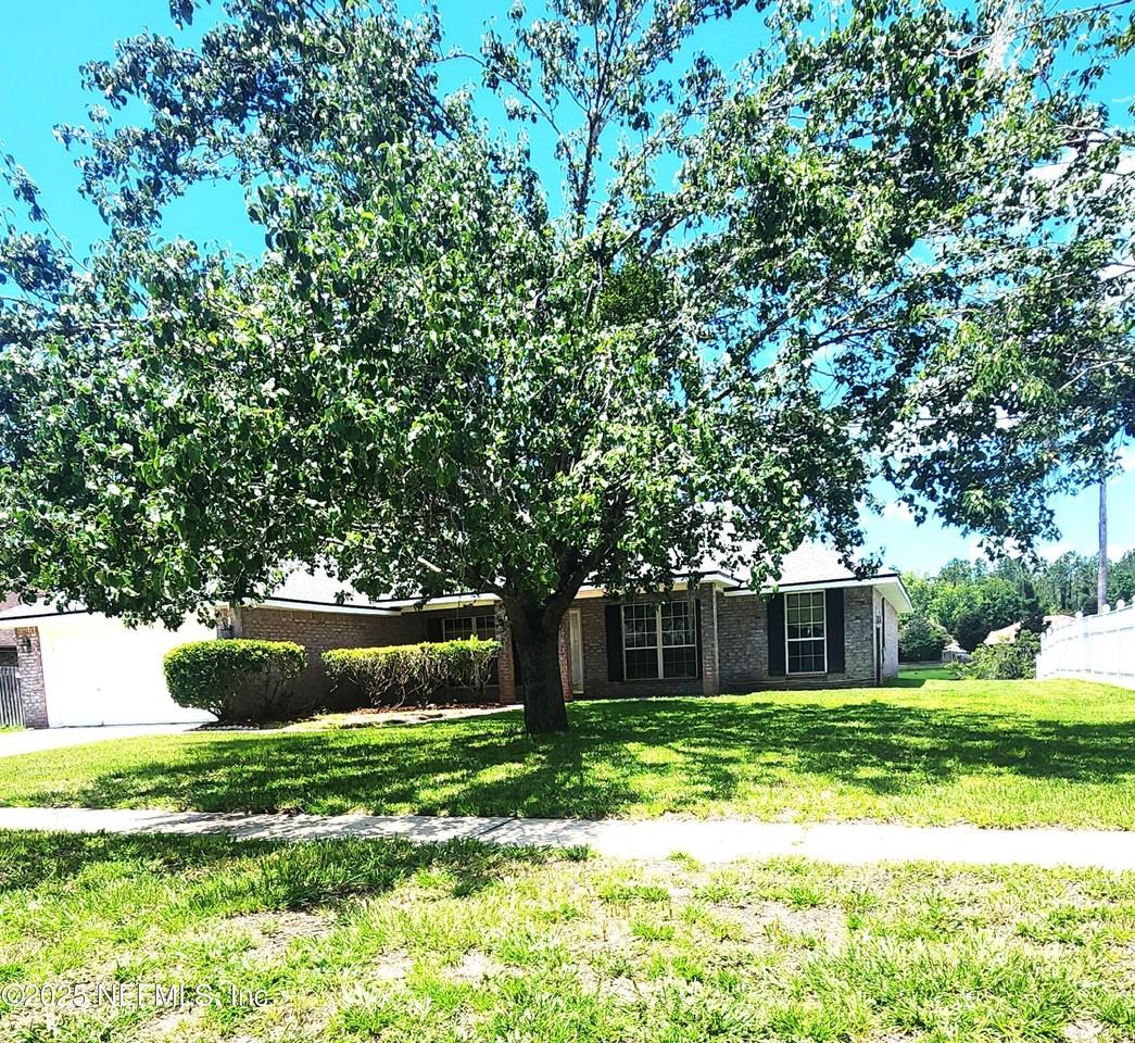 1254 Mcgirts Creek Dr E - Photo 4 of 20