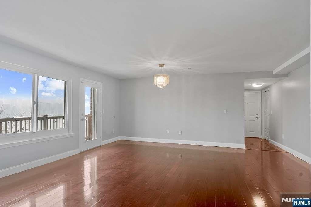 7400 Boulevard E - Photo 4 of 19