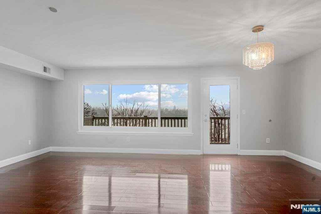 7400 Boulevard E - Photo 5 of 19