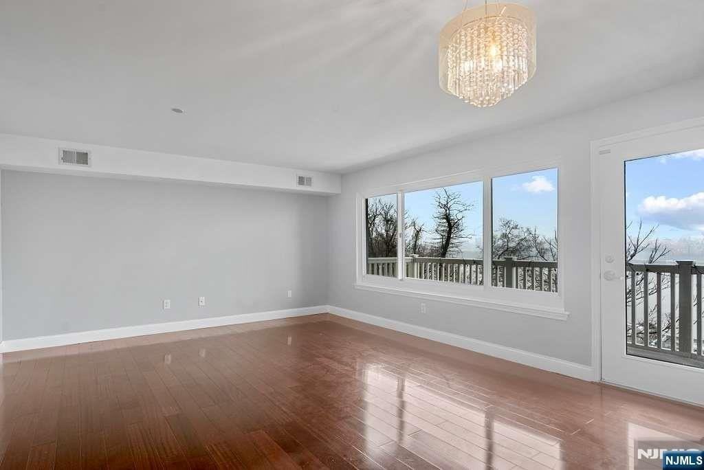 7400 Boulevard E - Photo 6 of 19