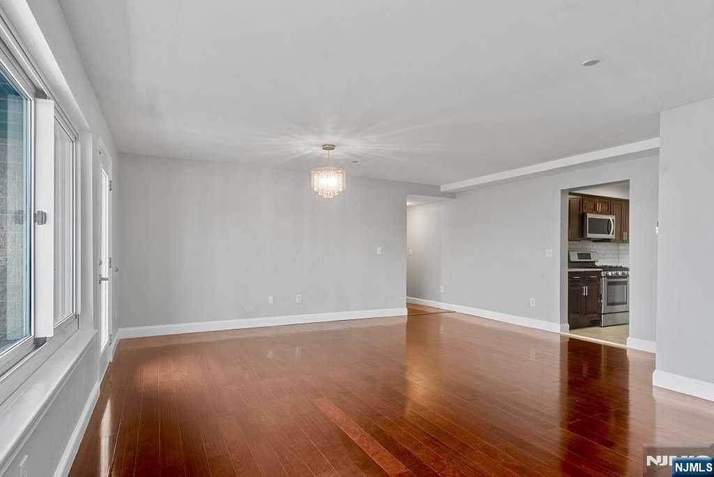 7400 Boulevard E - Photo 7 of 19