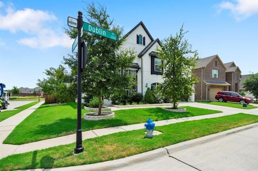 2124 Dublin Ct - Photo 3 of 39