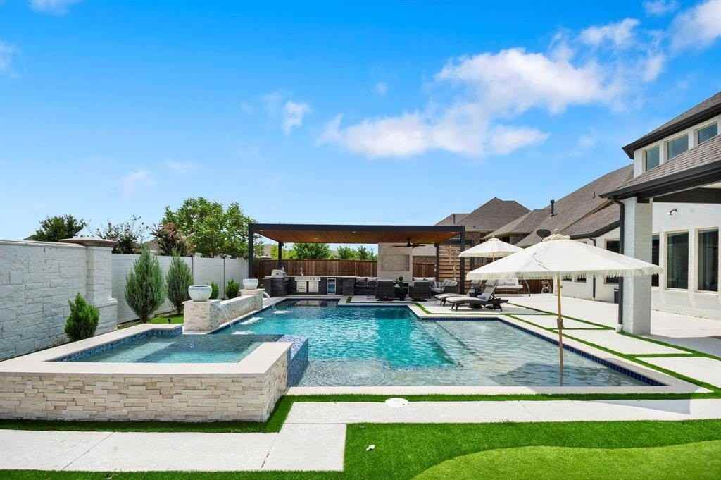 2124 Dublin Ct - Photo 4 of 39