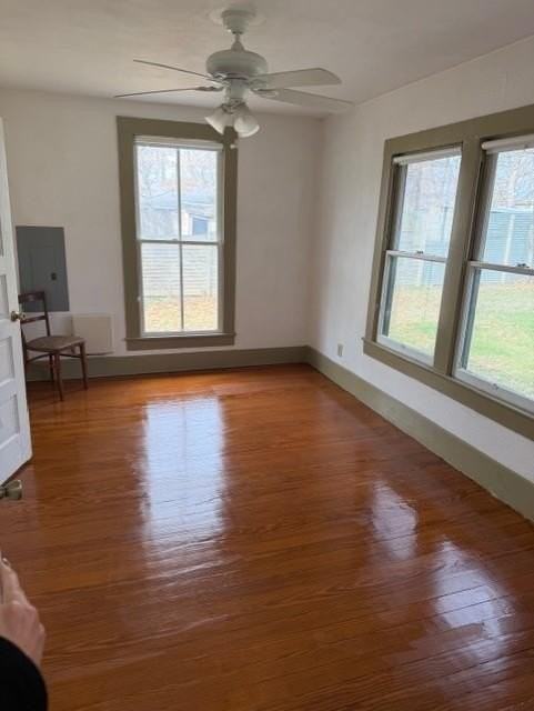 911 17th St - Photo 5 of 27