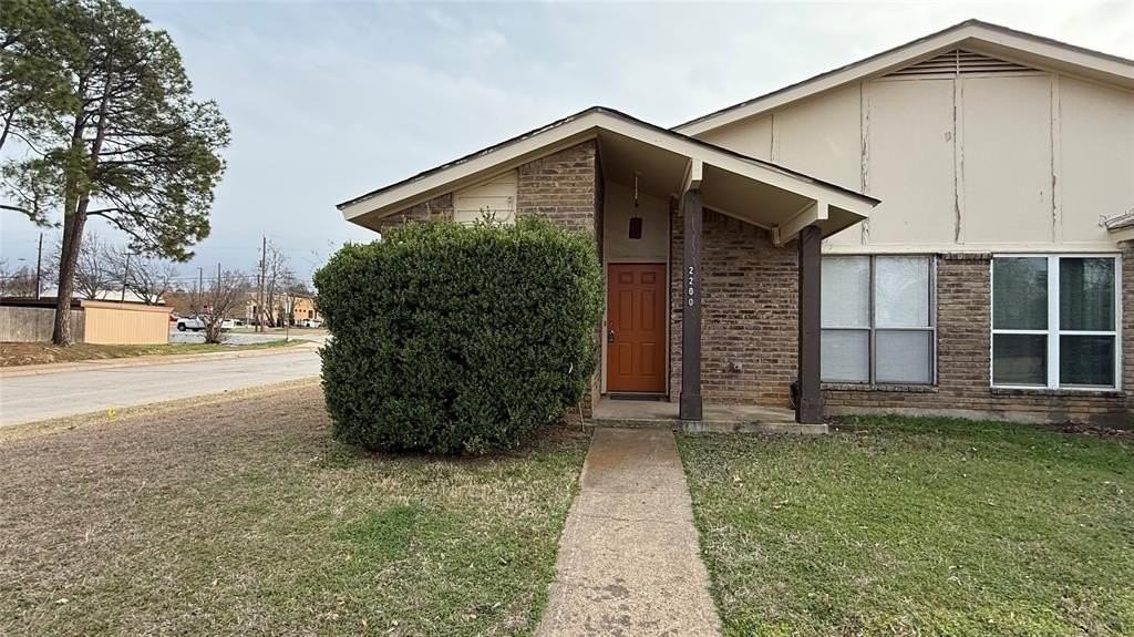 2200 Westmoor Pl - Photo 3 of 29