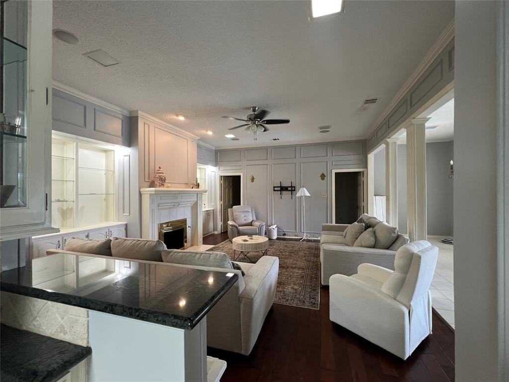 2601 Oak Point Dr - Photo 4 of 19