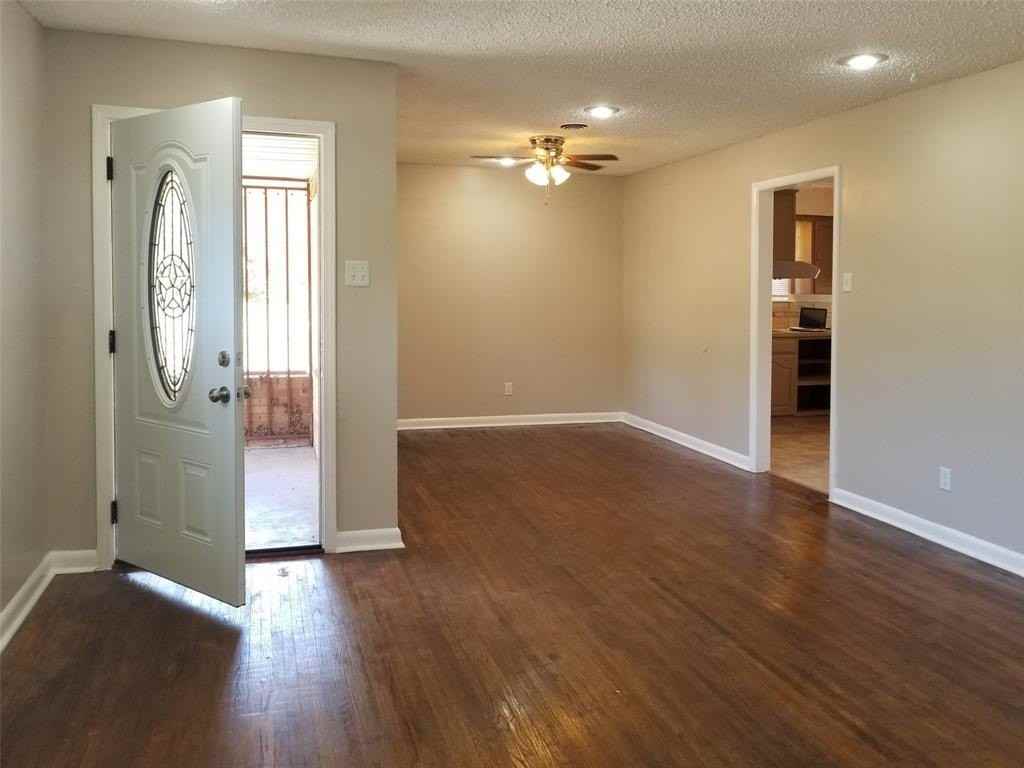 4942 Rockport Dr - Photo 6 of 36